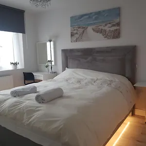 Barnoaks House - Private Ensuite Bathroom Homestay Dublin